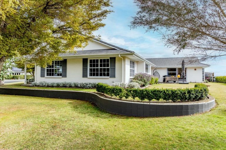 Photo of property in 2 Woodford Heights, Havelock North, 4130
