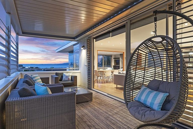 Photo of property in 2/55 Parr Terrace, Castor Bay, Auckland, 0620