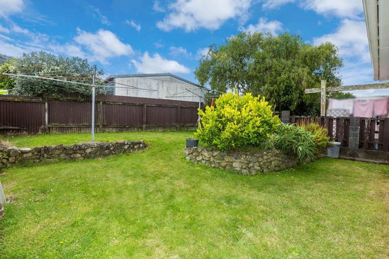 Photo of property in 9b Haylock Grove, Totara Park, Upper Hutt, 5018