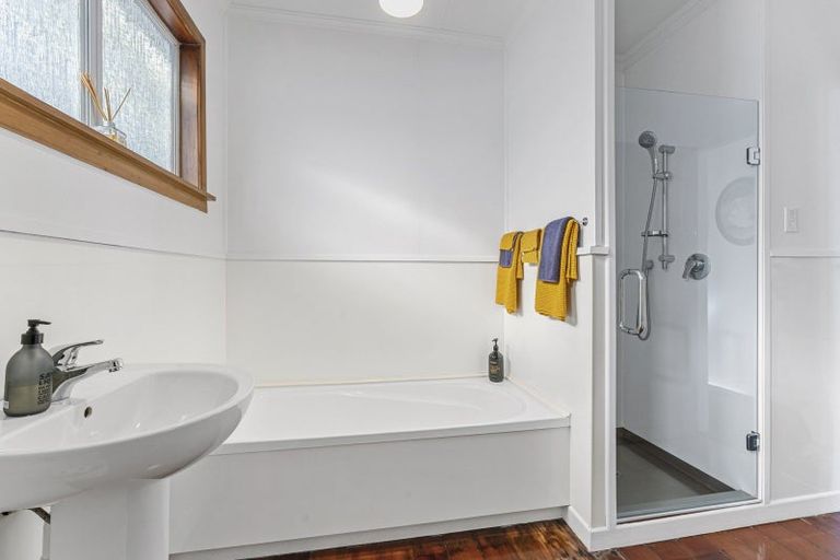 Photo of property in 49 Queens Road, Glen Avon, New Plymouth, 4312