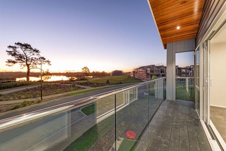 Photo of property in 15 Catalina Avenue, Rosehill, Papakura, 2113