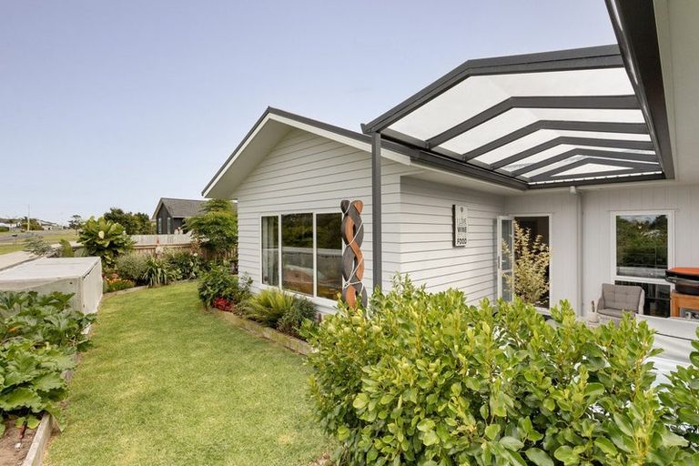 Photo of property in 2 Karanema Place, Coastlands, Whakatane, 3120