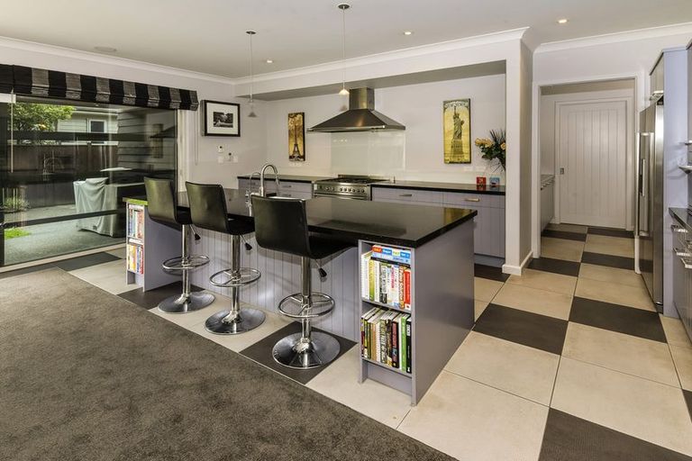 Photo of property in 17 Hinau Street, New Lynn, Auckland, 0600