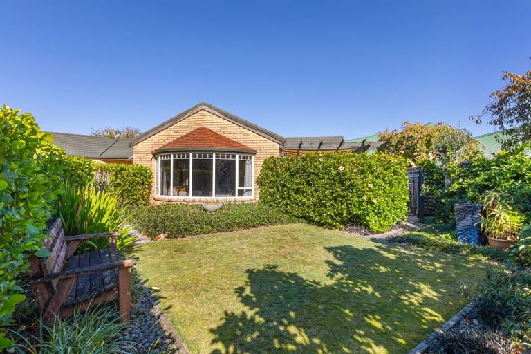 Photo of property in 9 Taylor Place, Merrilands, New Plymouth, 4312