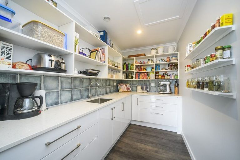 Photo of property in 107 Cashmere Drive, Fitzherbert, Palmerston North, 4410