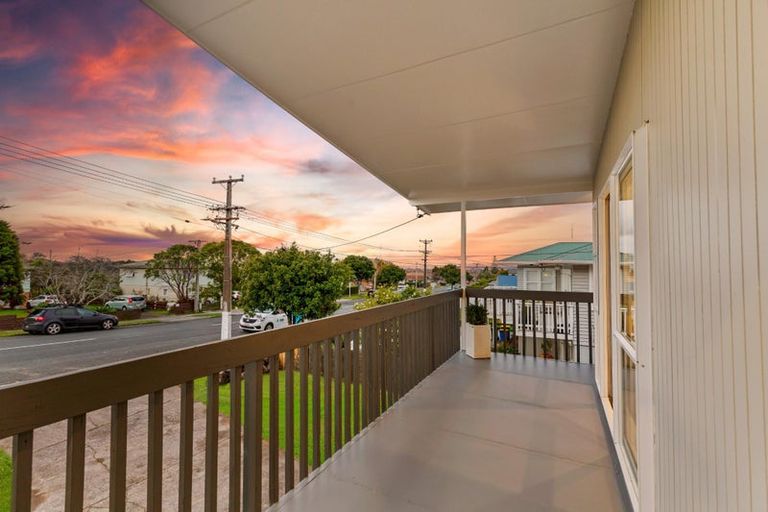 Photo of property in 74 Waimumu Road, Massey, Auckland, 0614