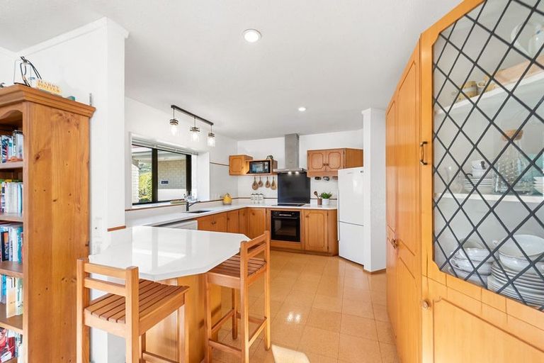 Photo of property in 8 Runanga Grove, Waikanae, 5036