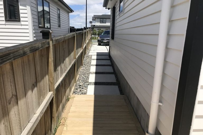 Photo of property in 27 Craigs Way, Hobsonville, Auckland, 0616