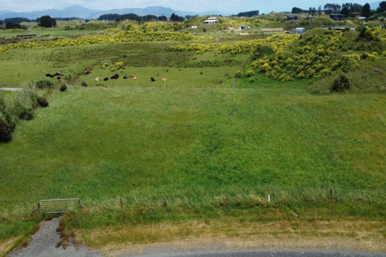 Photo of property in 30 Strathnaver Drive, Waikawa Beach, Manakau, 5573