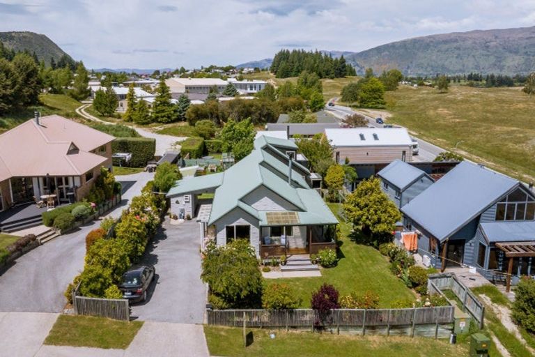 Photo of property in 1 Totara Terrace, Wanaka, 9305