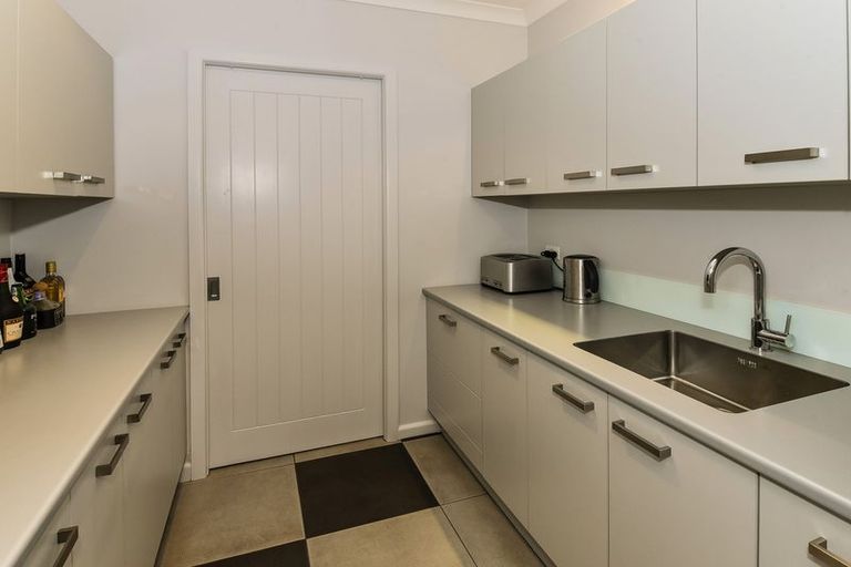 Photo of property in 17 Hinau Street, New Lynn, Auckland, 0600