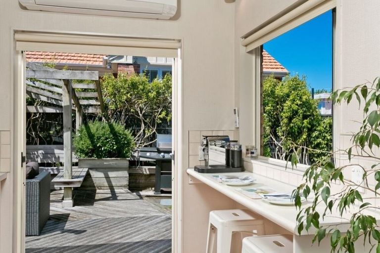 Photo of property in 2/48 Onepoto Road, Hauraki, Auckland, 0622