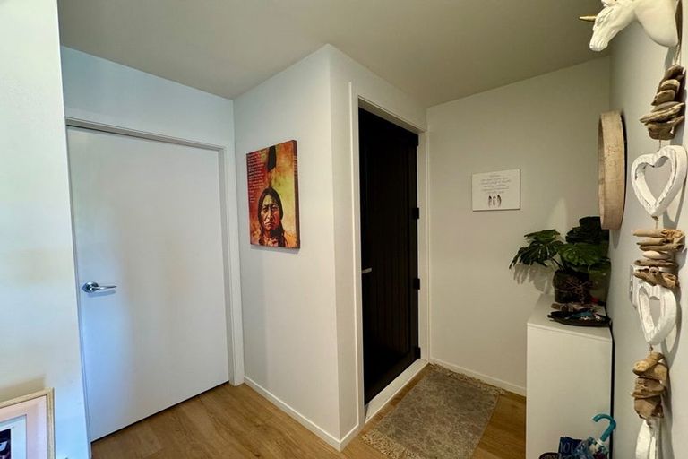 Photo of property in 2/20 Ballinger Place, Carterton, 5713