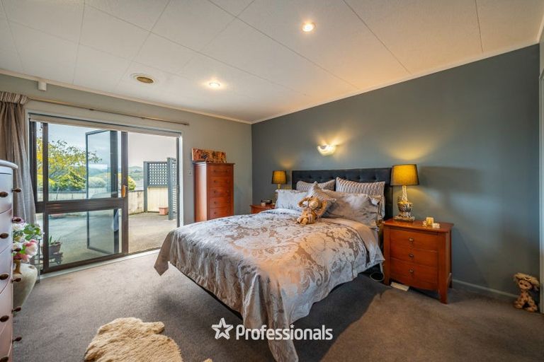 Photo of property in 1 Aldersgate Grove, Stokes Valley, Lower Hutt, 5019