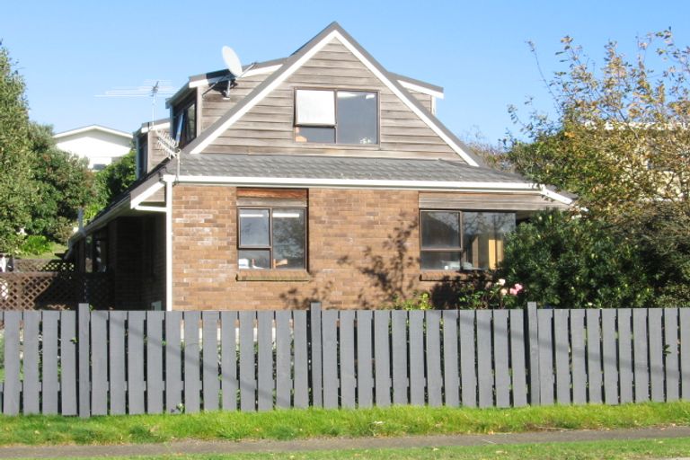 Photo of property in 10 Kaitawa Street, Waikanae Beach, Waikanae, 5036