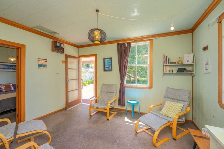 Photo of property in 22 Hemara Street, Waikanae Beach, Waikanae, 5036