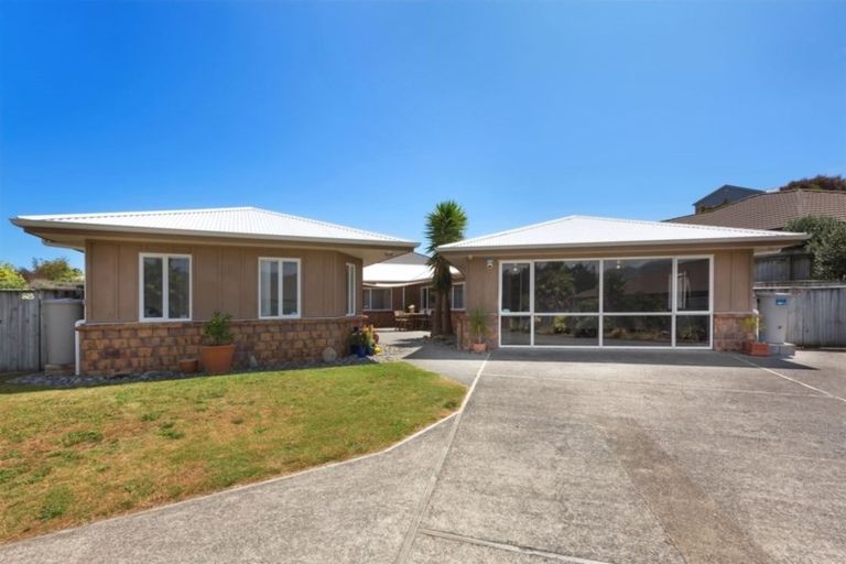 Photo of property in 17 Ashleigh Way, Waikanae Beach, Waikanae, 5036