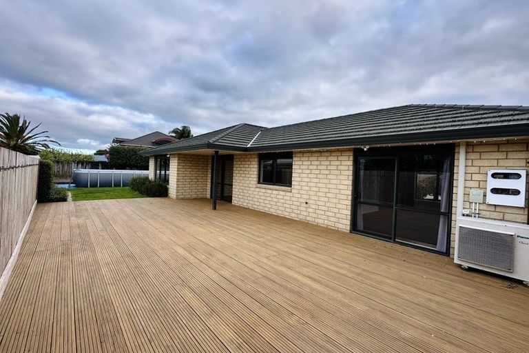 Photo of property in 10 Cairns Crescent, Rototuna, Hamilton, 3210