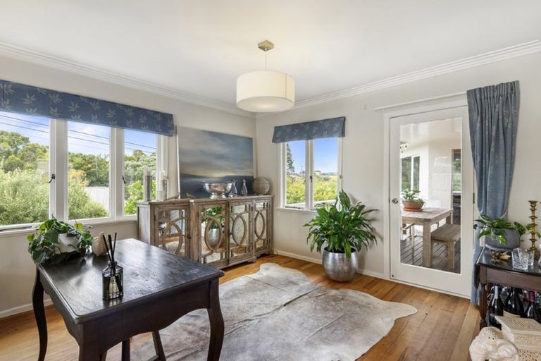 Photo of property in 27 Creamer Avenue, Belmont, Auckland, 0622