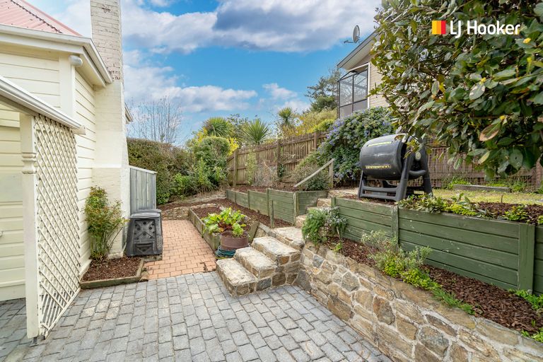 Photo of property in 24 Mataora Road, Kenmure, Dunedin, 9011