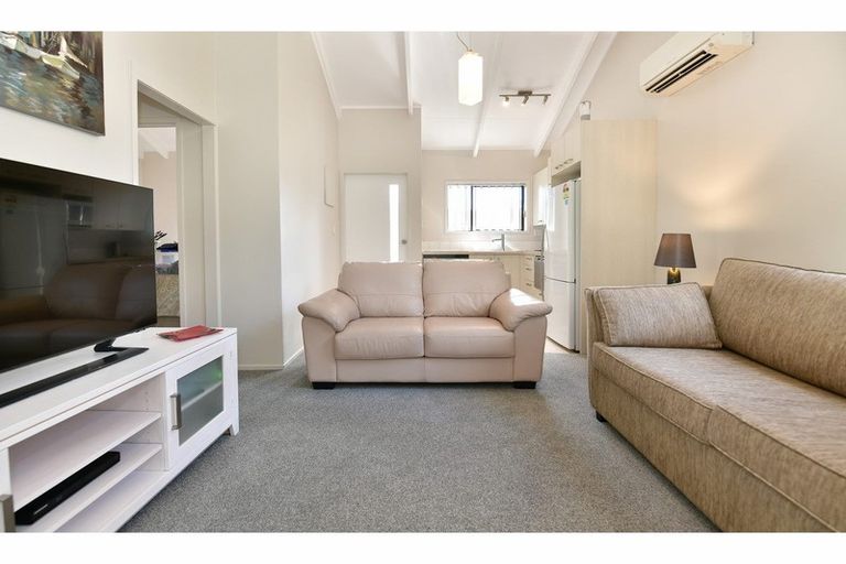 Photo of property in 9 Tui Lane, Orewa, 0931