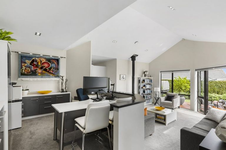 Photo of property in 29 Wiltshire Place, Somerville, Auckland, 2014