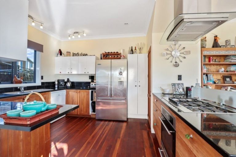 Photo of property in 35 Long Street, Raglan, 3225