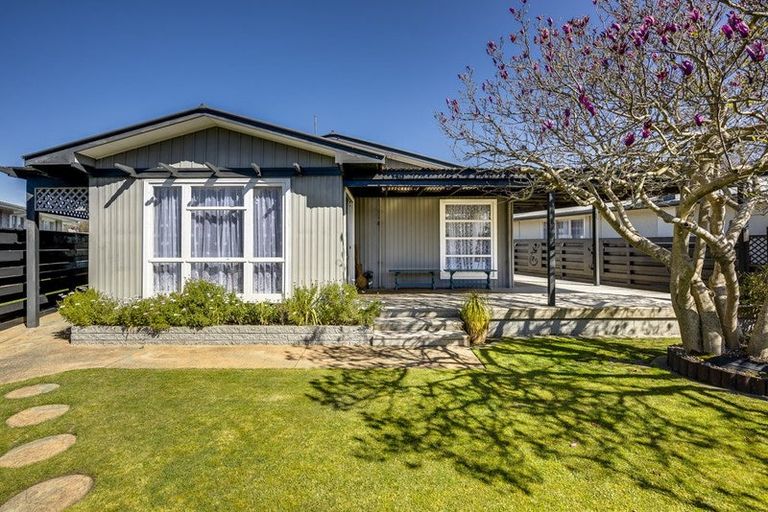 Photo of property in 8 Ngarimu Street, Havelock North, 4130