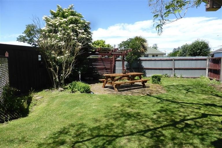 Photo of property in 27 Liverton Crescent, Bishopdale, Christchurch, 8053