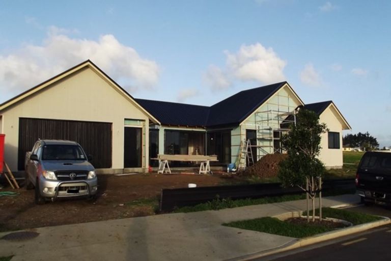 Photo of property in 13 Wheriko Avenue, Glenbrook, Waiuku, 2681