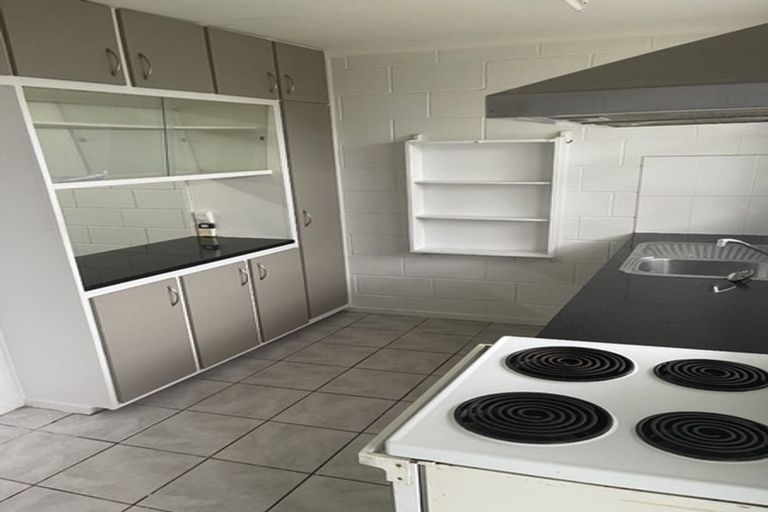 Photo of property in 2 Tennessee Avenue, Mangere East, Auckland, 2024