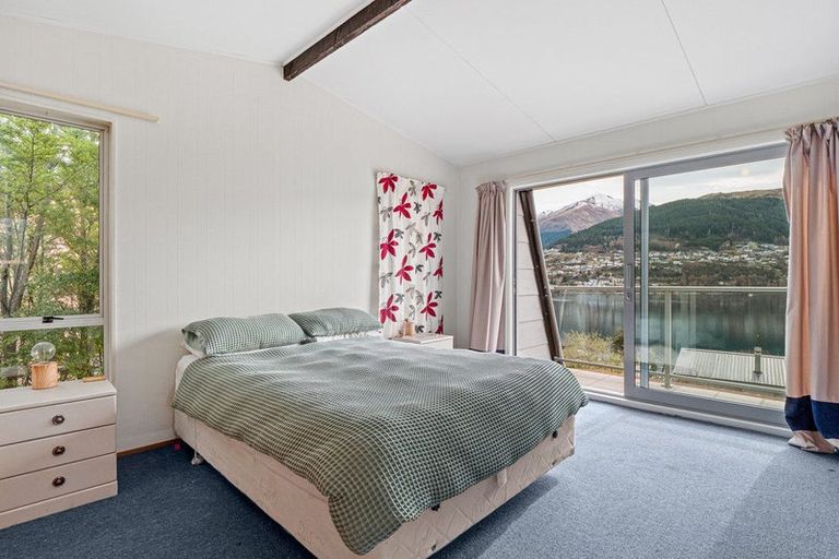 Photo of property in 52 Oregon Drive, Kelvin Heights, Queenstown, 9300