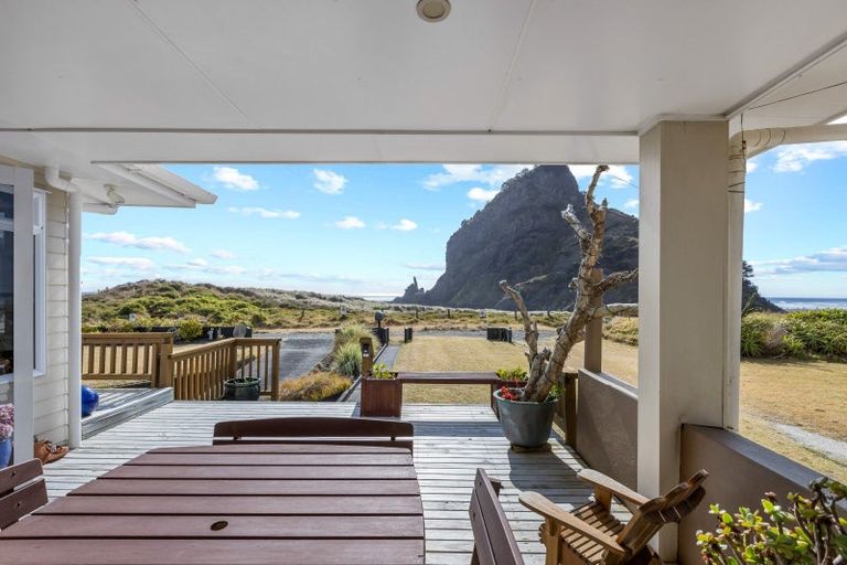 Photo of property in 47 Marine Parade South, Piha, 0772
