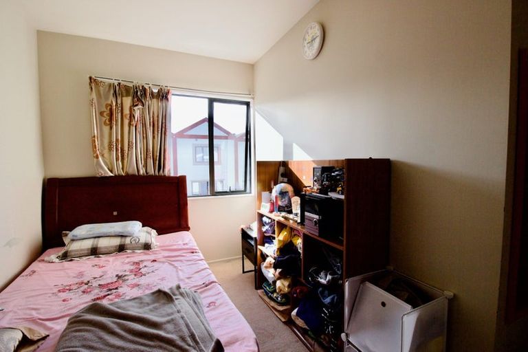 Photo of property in Lynn Park Terrace, 23/12 Ambrico Place, New Lynn, Auckland, 0600
