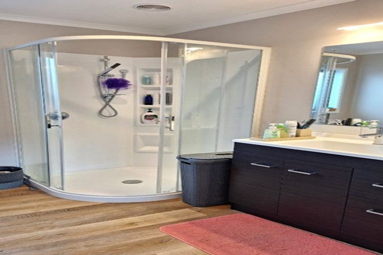 Photo of property in 19 Te Kaeaea Crescent, Wallaceville, Upper Hutt, 5018