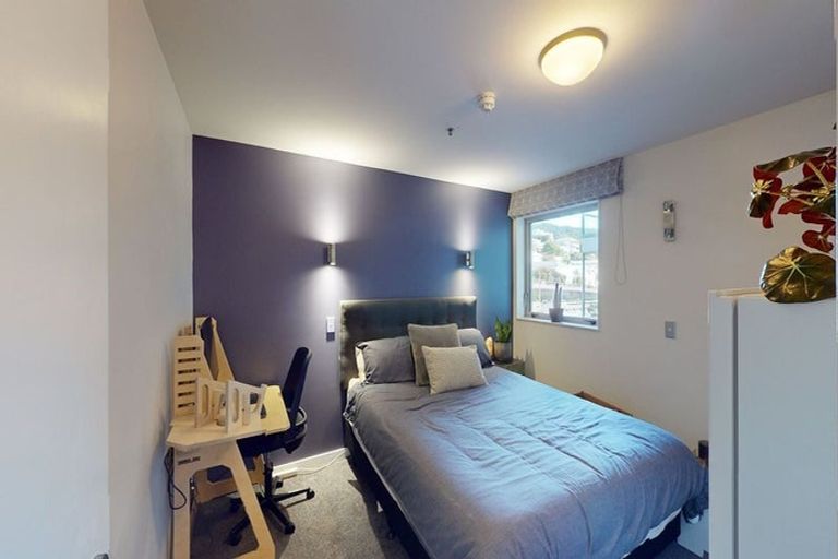 Photo of property in Montreaux Apartments, 1b/164 The Terrace, Wellington Central, Wellington, 6011
