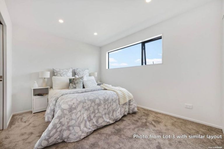 Photo of property in 6/26 Buscomb Avenue, Henderson, Auckland, 0610