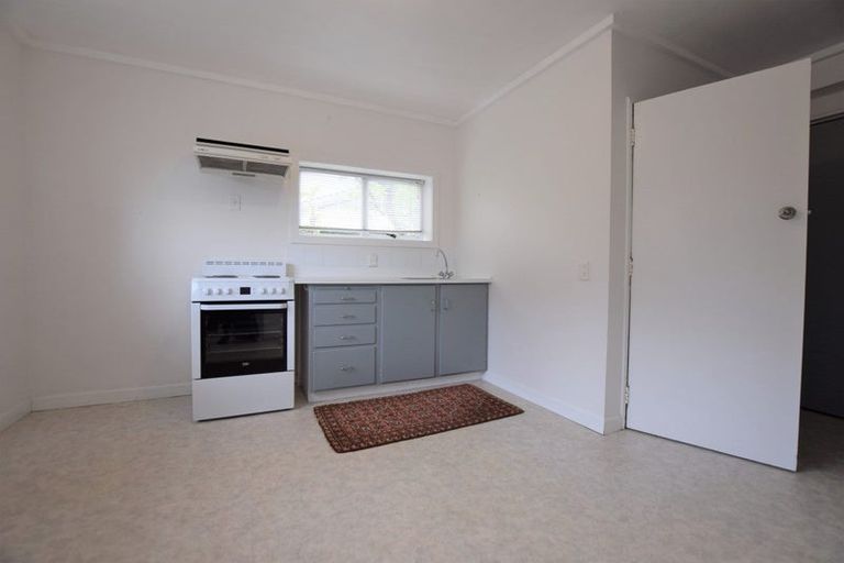 Photo of property in 19a Cleve Road, Green Bay, Auckland, 0604