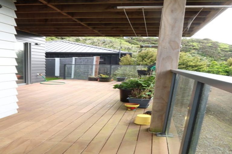 Photo of property in 11 Cromwell Point, Newlands, Wellington, 6037