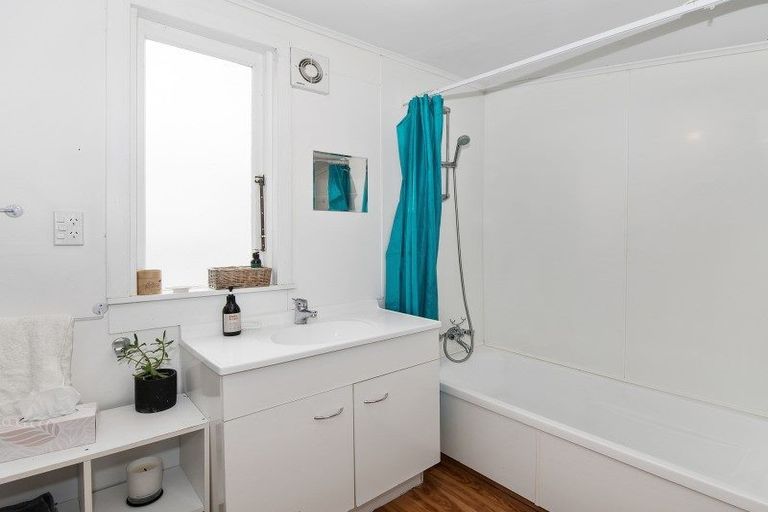 Photo of property in 17 Mersey Street, South Hill, Oamaru, 9400