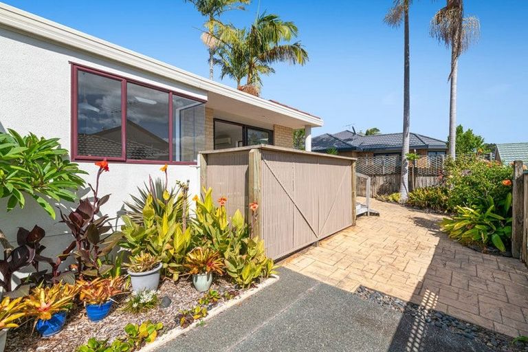 Photo of property in 19 Palmgreen Court, Stanmore Bay, Whangaparaoa, 0932