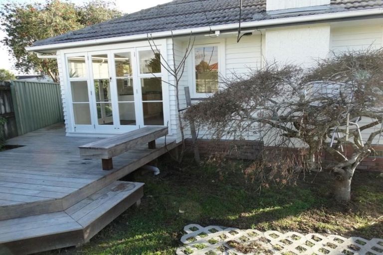 Photo of property in 1/3 Mackenzie Street, Te Atatu South, Auckland, 0610