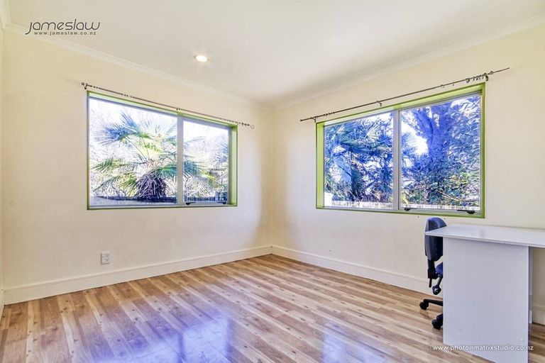 Photo of property in 9a Waterfront Road, Mangere Bridge, Auckland, 2022