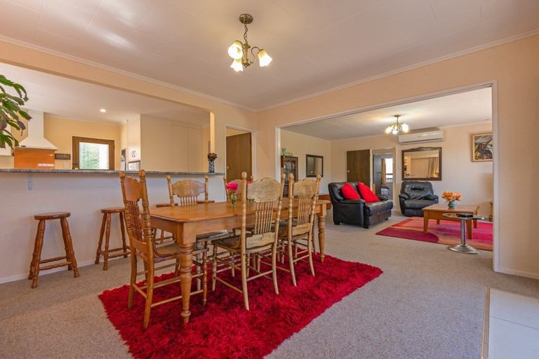Photo of property in 16 Wallace Place, Hokowhitu, Palmerston North, 4410