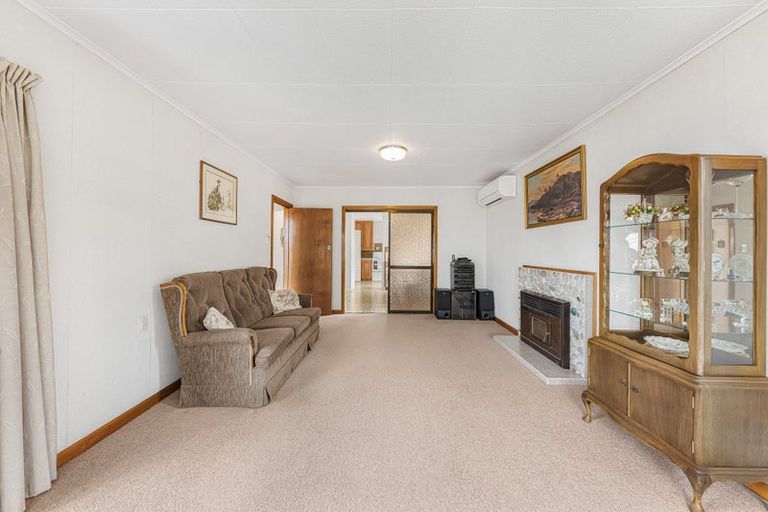 Photo of property in 5 Valron Road, Te Atatu South, Auckland, 0602