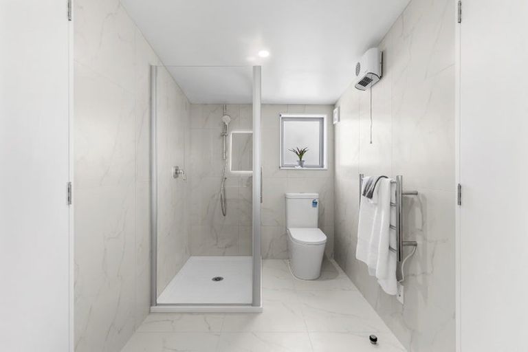 Photo of property in 32d Gulf View Road, Murrays Bay, Auckland, 0630