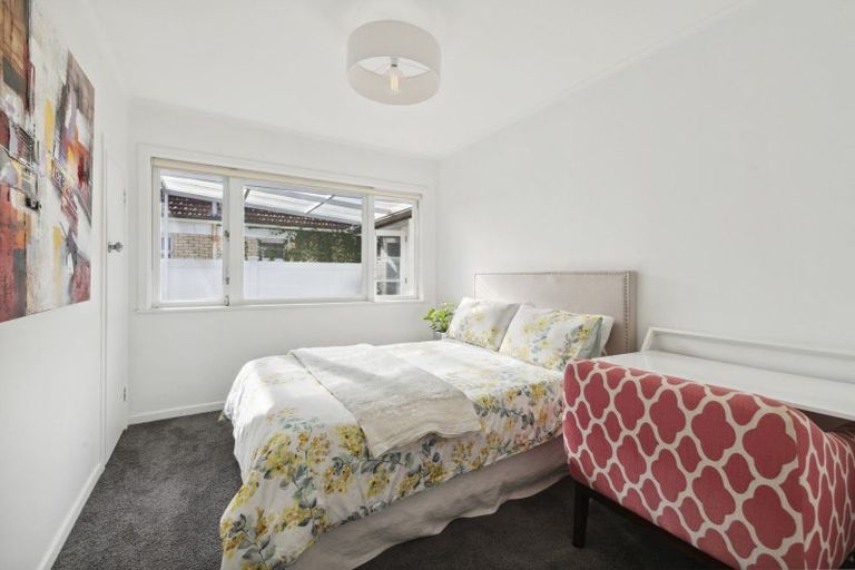 Photo of property in 1/123 Queen Street, Northcote Point, Auckland, 0627