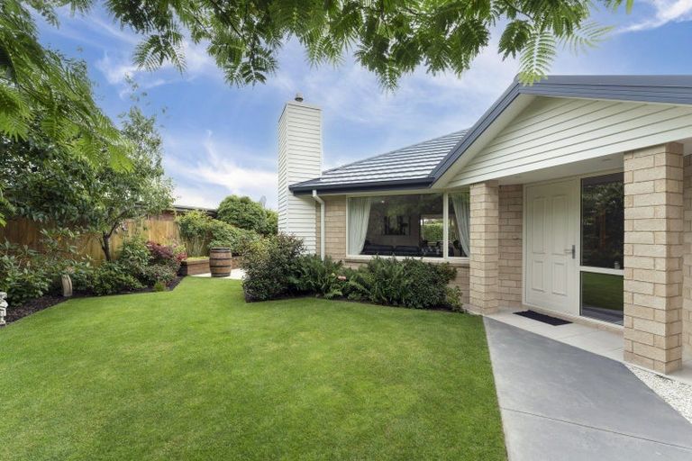 Photo of property in 11 Hoihere Place, Parklands, Christchurch, 8083