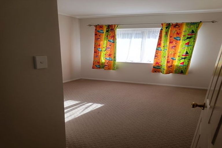 Photo of property in 1 Jay Court, Botany Downs, Auckland, 2010