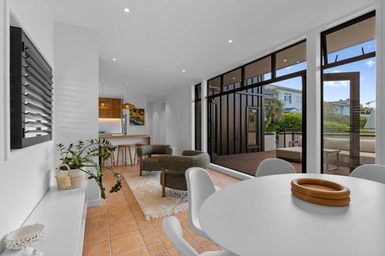 Photo of property in 14b Alfred Street, Northcote Point, Auckland, 0627